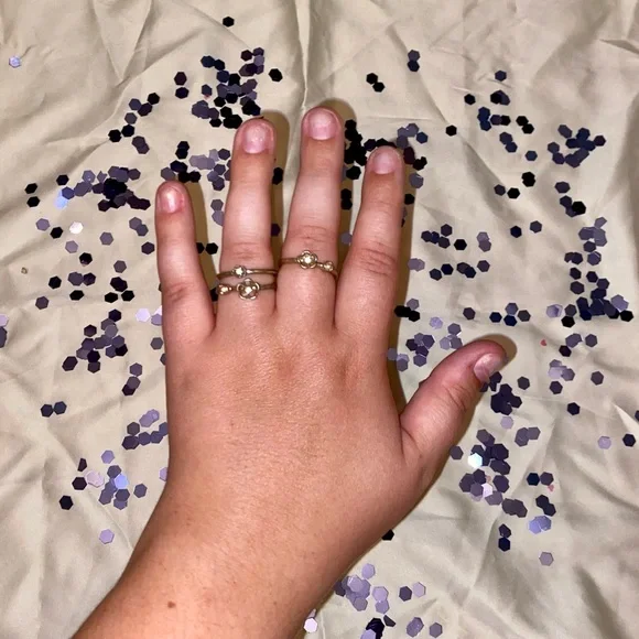 Gold Rings with Flowers - Picture 5 of 7